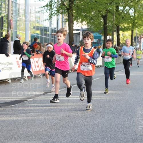 25.04.2025 - Das Zehntel Lena Gebhardt http://msf.ph/oto/7781782 26.04.2025 08:51:56 Ziel 1112, 1113, 1171, 1177, 1207, 1208, 1232, 1245, 1546, 1621, 1654, 1788, 1939, 1943, 2010, 2015, 2149, 2161, 2213, 2348, 2355, 2481, 2505, 2621, 2644, 2684, 2700, 2779, 2848, 2853, 2907, 2960, 2975, 3049, 3060, 3066, 3404, 3450, 3486, 3516, 3530, 3538, 3595, 3720, 3856, 3873, 3877 meine-sportfotos.de