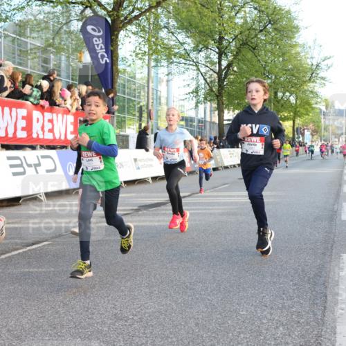 25.04.2025 - Das Zehntel Lena Gebhardt http://msf.ph/oto/7781900 26.04.2025 08:51:59 Ziel 1112, 1113, 1166, 1171, 1177, 1207, 1208, 1232, 1245, 1621, 1654, 1788, 1939, 2010, 2015, 2149, 2161, 2213, 2348, 2355, 2481, 2505, 2644, 2684, 2700, 2779, 2853, 2886, 2907, 2960, 2975, 3049, 3060, 3066, 3160, 3212, 3404, 3407, 3450, 3486, 3496, 3516, 3530, 3538, 3595, 3720, 3856, 3873 meine-sportfotos.de