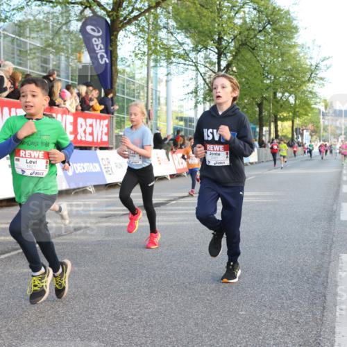 25.04.2025 - Das Zehntel Lena Gebhardt http://msf.ph/oto/7781929 26.04.2025 08:51:59 Ziel 1112, 1113, 1166, 1171, 1177, 1207, 1208, 1232, 1245, 1621, 1654, 1788, 1939, 2010, 2015, 2149, 2161, 2213, 2348, 2355, 2481, 2505, 2644, 2684, 2700, 2779, 2853, 2886, 2907, 2960, 2975, 3049, 3060, 3066, 3160, 3212, 3404, 3407, 3450, 3486, 3496, 3516, 3530, 3538, 3595, 3720, 3856, 3873 meine-sportfotos.de