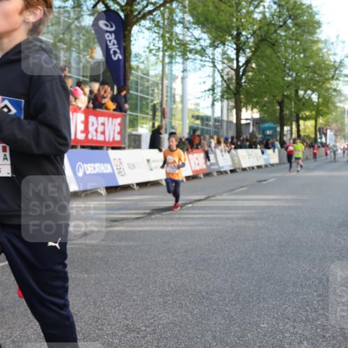 25.04.2025 - Das Zehntel Lena Gebhardt http://msf.ph/oto/7781957 26.04.2025 08:52:00 Ziel 1112, 1113, 1166, 1171, 1176, 1177, 1207, 1208, 1232, 1245, 1621, 1654, 1788, 1939, 2015, 2149, 2161, 2213, 2216, 2348, 2355, 2481, 2505, 2644, 2684, 2700, 2779, 2886, 2907, 2960, 2975, 3060, 3066, 3160, 3161, 3212, 3404, 3407, 3450, 3486, 3496, 3516, 3530, 3538, 3595, 3720, 3856, 3873 meine-sportfotos.de