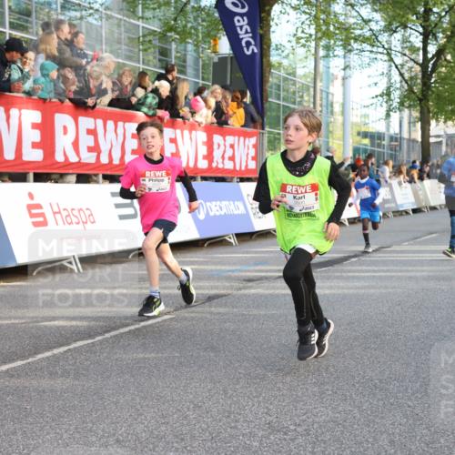 25.04.2025 - Das Zehntel Lena Gebhardt http://msf.ph/oto/7782622 26.04.2025 08:52:17 Ziel 1122, 1127, 1166, 1176, 1188, 1207, 1208, 1232, 1245, 1418, 1654, 1788, 1939, 1979, 2015, 2023, 2029, 2149, 2161, 2187, 2216, 2355, 2364, 2804, 2859, 2886, 3060, 3085, 3160, 3161, 3171, 3212, 3225, 3404, 3407, 3450, 3467, 3496, 3516, 3530, 3595, 3822 meine-sportfotos.de