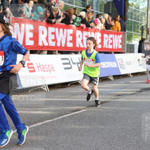 25.04.2025 - Das Zehntel Lena Gebhardt http://msf.ph/oto/7782830 26.04.2025 08:52:21 Ziel 1122, 1127, 1166, 1176, 1188, 1207, 1208, 1232, 1245, 1418, 1654, 1752, 1761, 1939, 1979, 2015, 2023, 2029, 2149, 2161, 2187, 2216, 2275, 2355, 2364, 2464, 2804, 2859, 2886, 3060, 3063, 3085, 3088, 3160, 3161, 3171, 3212, 3225, 3404, 3407, 3450, 3467, 3496, 3516, 3530, 3595, 3822, 3884, 3944 meine-sportfotos.de