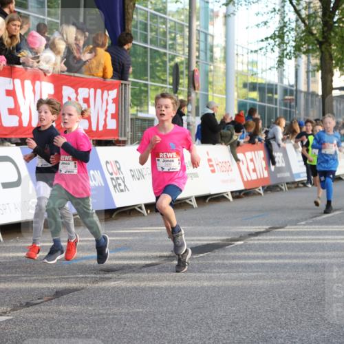 25.04.2025 - Das Zehntel Lena Gebhardt http://msf.ph/oto/7782880 26.04.2025 08:52:22 Ziel 1122, 1127, 1166, 1176, 1188, 1207, 1208, 1232, 1245, 1418, 1654, 1752, 1761, 1939, 1979, 2015, 2023, 2029, 2149, 2161, 2187, 2216, 2275, 2355, 2364, 2464, 2804, 2859, 2886, 3060, 3063, 3085, 3088, 3160, 3161, 3171, 3212, 3225, 3407, 3450, 3467, 3496, 3516, 3530, 3595, 3822, 3884, 3944 meine-sportfotos.de