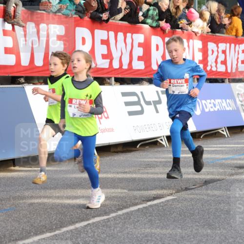 25.04.2025 - Das Zehntel Lena Gebhardt http://msf.ph/oto/7783001 26.04.2025 08:52:25 Ziel 1108, 1122, 1127, 1166, 1176, 1188, 1207, 1208, 1245, 1418, 1752, 1761, 1939, 1979, 2015, 2023, 2029, 2149, 2161, 2187, 2216, 2275, 2355, 2364, 2464, 2500, 2804, 2859, 2886, 3060, 3063, 3085, 3088, 3160, 3161, 3171, 3212, 3225, 3407, 3467, 3496, 3516, 3530, 3595, 3822, 3884, 3944 meine-sportfotos.de