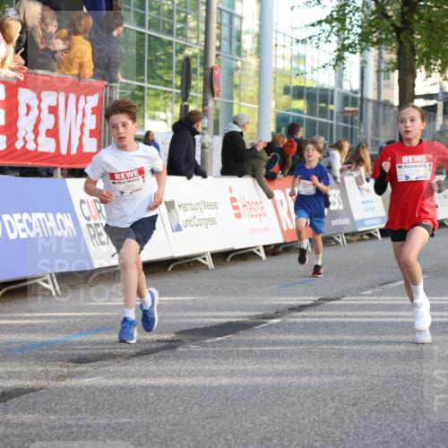 25.04.2025 - Das Zehntel Lena Gebhardt http://msf.ph/oto/7783083 26.04.2025 08:52:27 Ziel 1108, 1122, 1127, 1166, 1176, 1188, 1207, 1245, 1418, 1752, 1761, 1979, 2023, 2029, 2149, 2161, 2187, 2216, 2275, 2355, 2364, 2464, 2500, 2804, 2859, 2886, 3063, 3085, 3088, 3102, 3160, 3161, 3171, 3178, 3212, 3225, 3407, 3467, 3496, 3499, 3822, 3884, 3944 meine-sportfotos.de