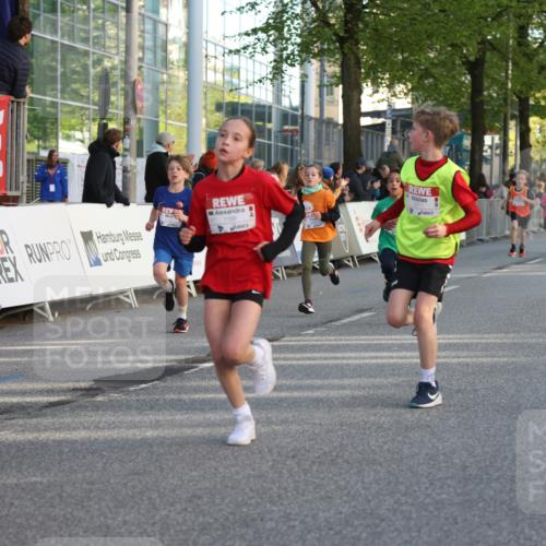 25.04.2025 - Das Zehntel Lena Gebhardt http://msf.ph/oto/7783116 26.04.2025 08:52:28 Ziel 1108, 1122, 1127, 1166, 1176, 1188, 1207, 1245, 1418, 1752, 1761, 1979, 2023, 2029, 2149, 2161, 2187, 2216, 2275, 2355, 2364, 2464, 2500, 2804, 2859, 2886, 3063, 3085, 3088, 3102, 3160, 3161, 3171, 3178, 3212, 3225, 3407, 3462, 3467, 3496, 3499, 3592, 3822, 3884, 3921, 3944 meine-sportfotos.de