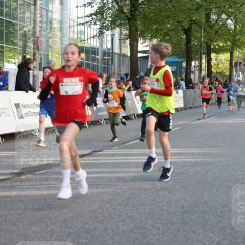 25.04.2025 - Das Zehntel Lena Gebhardt http://msf.ph/oto/7783134 26.04.2025 08:52:28 Ziel 1108, 1122, 1127, 1166, 1176, 1188, 1207, 1245, 1418, 1752, 1761, 1979, 2023, 2029, 2149, 2161, 2187, 2216, 2275, 2355, 2364, 2464, 2500, 2804, 2859, 2886, 3063, 3085, 3088, 3102, 3160, 3161, 3171, 3178, 3212, 3225, 3407, 3462, 3467, 3496, 3499, 3592, 3822, 3884, 3921, 3944 meine-sportfotos.de