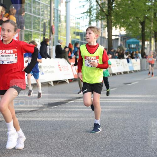 25.04.2025 - Das Zehntel Lena Gebhardt http://msf.ph/oto/7783149 26.04.2025 08:52:28 Ziel 1108, 1122, 1127, 1166, 1176, 1188, 1207, 1245, 1418, 1752, 1761, 1979, 2023, 2029, 2149, 2161, 2187, 2216, 2275, 2355, 2364, 2464, 2500, 2804, 2859, 2886, 3063, 3085, 3088, 3102, 3160, 3161, 3171, 3178, 3212, 3225, 3407, 3462, 3467, 3496, 3499, 3592, 3822, 3884, 3921, 3944 meine-sportfotos.de