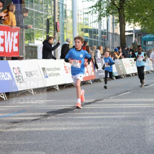 25.04.2025 - Das Zehntel Lena Gebhardt http://msf.ph/oto/7783369 26.04.2025 08:52:35 Ziel 1108, 1122, 1127, 1176, 1188, 1418, 1541, 1568, 1752, 1761, 1979, 2023, 2029, 2187, 2194, 2216, 2275, 2364, 2464, 2500, 2628, 2804, 2859, 3063, 3085, 3088, 3102, 3104, 3110, 3161, 3171, 3178, 3225, 3409, 3462, 3467, 3499, 3592, 3599, 3603, 3617, 3811, 3822, 3884, 3921, 3944 meine-sportfotos.de