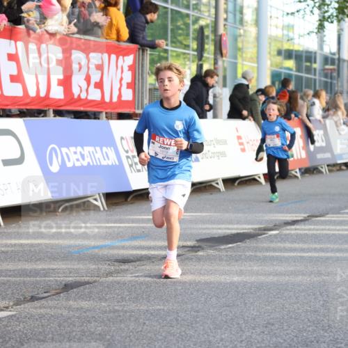 25.04.2025 - Das Zehntel Lena Gebhardt http://msf.ph/oto/7783395 26.04.2025 08:52:35 Ziel 1108, 1122, 1127, 1176, 1188, 1418, 1541, 1568, 1752, 1761, 1979, 2023, 2029, 2187, 2194, 2216, 2275, 2364, 2464, 2500, 2628, 2804, 2859, 3063, 3085, 3088, 3102, 3104, 3110, 3161, 3171, 3178, 3225, 3409, 3462, 3467, 3499, 3592, 3599, 3603, 3617, 3811, 3822, 3884, 3921, 3944 meine-sportfotos.de