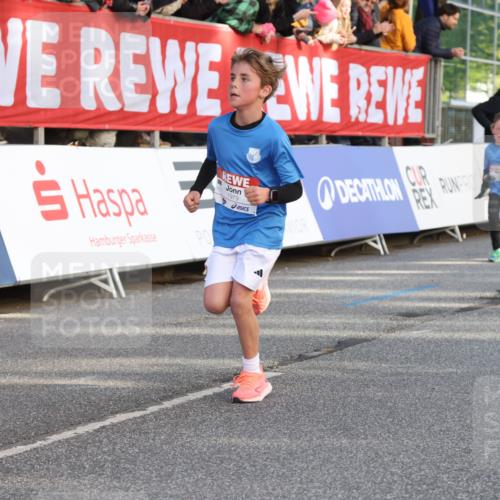 25.04.2025 - Das Zehntel Lena Gebhardt http://msf.ph/oto/7783418 26.04.2025 08:52:36 Ziel 1108, 1122, 1127, 1188, 1418, 1541, 1568, 1752, 1761, 1979, 2023, 2029, 2187, 2191, 2194, 2275, 2364, 2464, 2500, 2628, 2804, 2859, 3063, 3085, 3088, 3102, 3104, 3110, 3171, 3178, 3225, 3409, 3462, 3467, 3499, 3592, 3599, 3603, 3617, 3811, 3822, 3884, 3921, 3944 meine-sportfotos.de