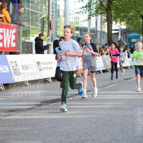 25.04.2025 - Das Zehntel Lena Gebhardt http://msf.ph/oto/7783465 26.04.2025 08:52:37 Ziel 1108, 1122, 1127, 1229, 1418, 1541, 1568, 1752, 1761, 1979, 2029, 2170, 2187, 2191, 2194, 2212, 2275, 2364, 2464, 2500, 2628, 2804, 2859, 3063, 3085, 3088, 3102, 3104, 3110, 3171, 3178, 3225, 3409, 3462, 3467, 3499, 3592, 3599, 3603, 3611, 3617, 3811, 3822, 3884, 3921, 3944 meine-sportfotos.de