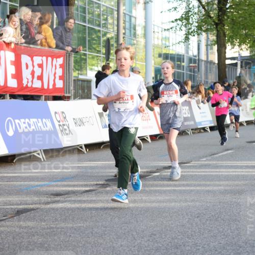 25.04.2025 - Das Zehntel Lena Gebhardt http://msf.ph/oto/7783473 26.04.2025 08:52:37 Ziel 1108, 1122, 1127, 1229, 1418, 1541, 1568, 1752, 1761, 1979, 2029, 2170, 2187, 2191, 2194, 2212, 2275, 2364, 2464, 2500, 2628, 2804, 2859, 3063, 3085, 3088, 3102, 3104, 3110, 3171, 3178, 3225, 3409, 3462, 3467, 3499, 3592, 3599, 3603, 3611, 3617, 3811, 3822, 3884, 3921, 3944 meine-sportfotos.de