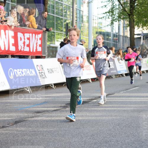 25.04.2025 - Das Zehntel Lena Gebhardt http://msf.ph/oto/7783480 26.04.2025 08:52:37 Ziel 1108, 1122, 1127, 1229, 1418, 1541, 1568, 1752, 1761, 1979, 2029, 2170, 2187, 2191, 2194, 2212, 2275, 2364, 2464, 2500, 2628, 2804, 2859, 3063, 3085, 3088, 3102, 3104, 3110, 3171, 3178, 3225, 3409, 3462, 3467, 3499, 3592, 3599, 3603, 3611, 3617, 3811, 3822, 3884, 3921, 3944 meine-sportfotos.de