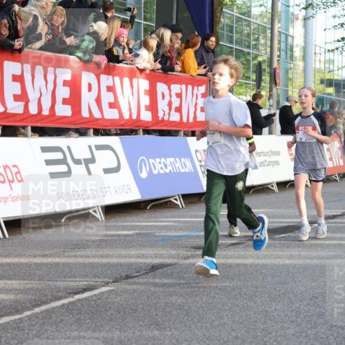 25.04.2025 - Das Zehntel Lena Gebhardt http://msf.ph/oto/7783488 26.04.2025 08:52:38 Ziel 1108, 1122, 1127, 1229, 1418, 1541, 1568, 1752, 1761, 1979, 2029, 2170, 2187, 2191, 2194, 2212, 2275, 2364, 2464, 2471, 2500, 2628, 2804, 2859, 3038, 3063, 3085, 3088, 3102, 3104, 3110, 3171, 3178, 3225, 3409, 3462, 3467, 3499, 3592, 3599, 3603, 3611, 3617, 3811, 3822, 3884, 3921, 3944 meine-sportfotos.de