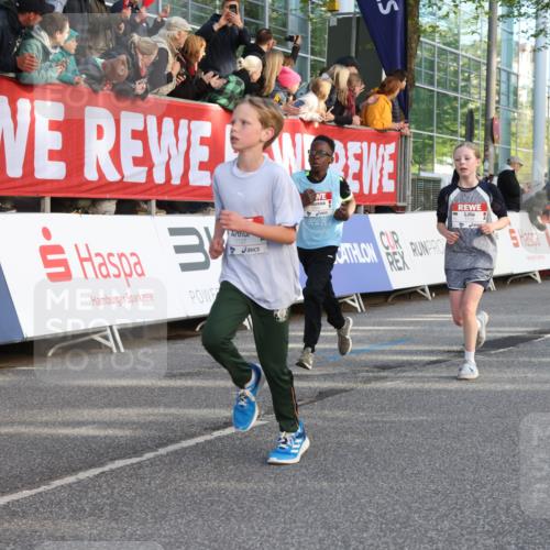 25.04.2025 - Das Zehntel Lena Gebhardt http://msf.ph/oto/7783505 26.04.2025 08:52:38 Ziel 1108, 1122, 1127, 1229, 1418, 1541, 1568, 1752, 1761, 1979, 2029, 2170, 2187, 2191, 2194, 2212, 2275, 2364, 2464, 2471, 2500, 2628, 2804, 2859, 3038, 3063, 3085, 3088, 3102, 3104, 3110, 3171, 3178, 3225, 3409, 3462, 3467, 3499, 3592, 3599, 3603, 3611, 3617, 3811, 3822, 3884, 3921, 3944 meine-sportfotos.de