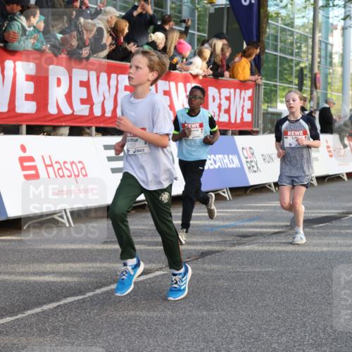 25.04.2025 - Das Zehntel Lena Gebhardt http://msf.ph/oto/7783512 26.04.2025 08:52:38 Ziel 1108, 1122, 1127, 1229, 1418, 1541, 1568, 1752, 1761, 1979, 2029, 2170, 2187, 2191, 2194, 2212, 2275, 2364, 2464, 2471, 2500, 2628, 2804, 2859, 3038, 3063, 3085, 3088, 3102, 3104, 3110, 3171, 3178, 3225, 3409, 3462, 3467, 3499, 3592, 3599, 3603, 3611, 3617, 3811, 3822, 3884, 3921, 3944 meine-sportfotos.de