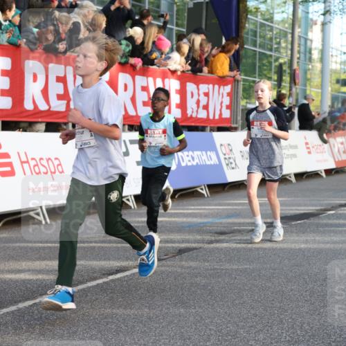 25.04.2025 - Das Zehntel Lena Gebhardt http://msf.ph/oto/7783520 26.04.2025 08:52:38 Ziel 1108, 1122, 1127, 1229, 1418, 1541, 1568, 1752, 1761, 1979, 2029, 2170, 2187, 2191, 2194, 2212, 2275, 2364, 2464, 2471, 2500, 2628, 2804, 2859, 3038, 3063, 3085, 3088, 3102, 3104, 3110, 3171, 3178, 3225, 3409, 3462, 3467, 3499, 3592, 3599, 3603, 3611, 3617, 3811, 3822, 3884, 3921, 3944 meine-sportfotos.de