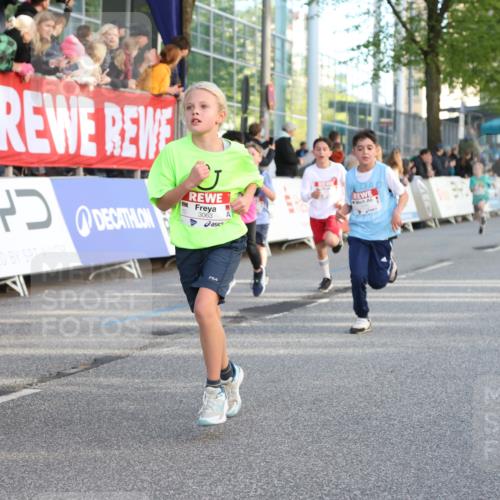 25.04.2025 - Das Zehntel Lena Gebhardt http://msf.ph/oto/7783559 26.04.2025 08:52:40 Ziel 1108, 1122, 1127, 1229, 1418, 1541, 1568, 1752, 1761, 1979, 2029, 2170, 2187, 2191, 2194, 2212, 2275, 2364, 2464, 2471, 2500, 2628, 2804, 2859, 3038, 3063, 3085, 3088, 3095, 3102, 3104, 3110, 3171, 3178, 3225, 3409, 3462, 3467, 3499, 3592, 3599, 3603, 3611, 3617, 3811, 3822, 3884, 3921, 3941, 3944 meine-sportfotos.de