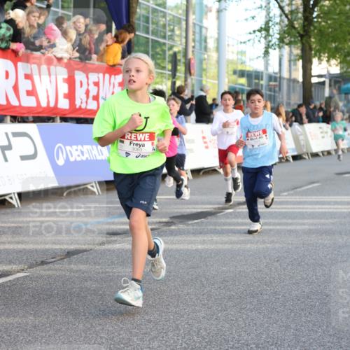 25.04.2025 - Das Zehntel Lena Gebhardt http://msf.ph/oto/7783568 26.04.2025 08:52:40 Ziel 1108, 1122, 1127, 1229, 1418, 1541, 1568, 1752, 1761, 1979, 2029, 2170, 2187, 2191, 2194, 2212, 2275, 2364, 2464, 2471, 2500, 2628, 2804, 2859, 3038, 3063, 3085, 3088, 3095, 3102, 3104, 3110, 3171, 3178, 3225, 3409, 3462, 3467, 3499, 3592, 3599, 3603, 3611, 3617, 3811, 3822, 3884, 3921, 3941, 3944 meine-sportfotos.de