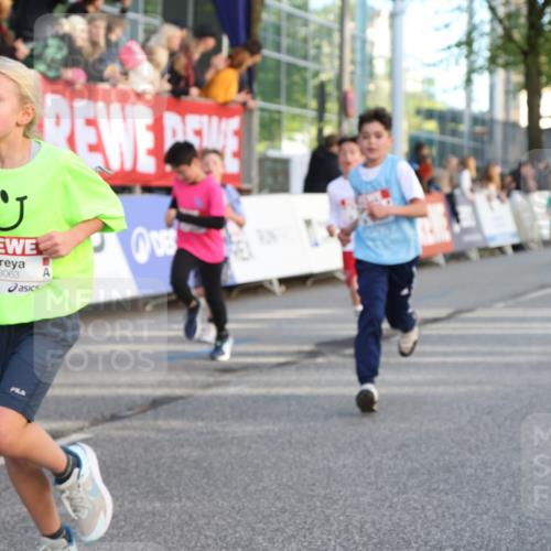 25.04.2025 - Das Zehntel Lena Gebhardt http://msf.ph/oto/7783583 26.04.2025 08:52:40 Ziel 1108, 1122, 1127, 1229, 1418, 1541, 1568, 1752, 1761, 1979, 2029, 2170, 2187, 2191, 2194, 2212, 2275, 2364, 2464, 2471, 2500, 2628, 2804, 2859, 3038, 3063, 3085, 3088, 3095, 3102, 3104, 3110, 3171, 3178, 3225, 3409, 3462, 3467, 3499, 3592, 3599, 3603, 3611, 3617, 3811, 3822, 3884, 3921, 3941, 3944 meine-sportfotos.de