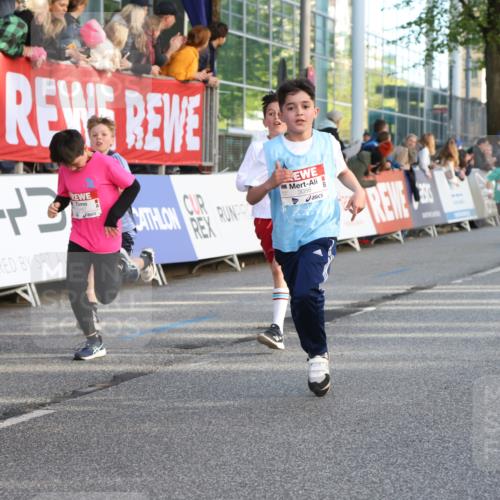25.04.2025 - Das Zehntel Lena Gebhardt http://msf.ph/oto/7783591 26.04.2025 08:52:40 Ziel 1108, 1122, 1127, 1229, 1418, 1541, 1568, 1752, 1761, 1979, 2029, 2170, 2187, 2191, 2194, 2212, 2275, 2364, 2464, 2471, 2500, 2628, 2804, 2859, 3038, 3063, 3085, 3088, 3095, 3102, 3104, 3110, 3171, 3178, 3225, 3409, 3462, 3467, 3499, 3592, 3599, 3603, 3611, 3617, 3811, 3822, 3884, 3921, 3941, 3944 meine-sportfotos.de