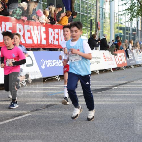 25.04.2025 - Das Zehntel Lena Gebhardt http://msf.ph/oto/7783620 26.04.2025 08:52:41 Ziel 1108, 1122, 1127, 1229, 1418, 1453, 1541, 1568, 1752, 1761, 1979, 2029, 2170, 2187, 2191, 2194, 2212, 2275, 2364, 2464, 2471, 2500, 2628, 2804, 3038, 3042, 3063, 3085, 3088, 3095, 3102, 3104, 3110, 3171, 3178, 3225, 3409, 3462, 3467, 3499, 3592, 3599, 3603, 3611, 3617, 3811, 3822, 3870, 3884, 3921, 3941, 3944 meine-sportfotos.de