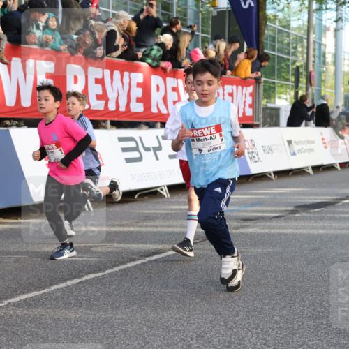 25.04.2025 - Das Zehntel Lena Gebhardt http://msf.ph/oto/7783635 26.04.2025 08:52:41 Ziel 1108, 1122, 1127, 1229, 1418, 1453, 1541, 1568, 1752, 1761, 1979, 2029, 2170, 2187, 2191, 2194, 2212, 2275, 2364, 2464, 2471, 2500, 2628, 2804, 3038, 3042, 3063, 3085, 3088, 3095, 3102, 3104, 3110, 3171, 3178, 3225, 3409, 3462, 3467, 3499, 3592, 3599, 3603, 3611, 3617, 3811, 3822, 3870, 3884, 3921, 3941, 3944 meine-sportfotos.de