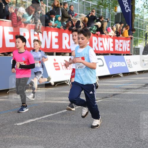 25.04.2025 - Das Zehntel Lena Gebhardt http://msf.ph/oto/7783643 26.04.2025 08:52:41 Ziel 1108, 1122, 1127, 1229, 1418, 1453, 1541, 1568, 1752, 1761, 1979, 2029, 2170, 2187, 2191, 2194, 2212, 2275, 2364, 2464, 2471, 2500, 2628, 2804, 3038, 3042, 3063, 3085, 3088, 3095, 3102, 3104, 3110, 3171, 3178, 3225, 3409, 3462, 3467, 3499, 3592, 3599, 3603, 3611, 3617, 3811, 3822, 3870, 3884, 3921, 3941, 3944 meine-sportfotos.de