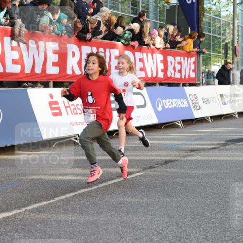 25.04.2025 - Das Zehntel Lena Gebhardt http://msf.ph/oto/7783940 26.04.2025 08:52:48 Ziel 1108, 1127, 1229, 1453, 1541, 1568, 1752, 1761, 1803, 1921, 1984, 2025, 2170, 2187, 2191, 2194, 2212, 2275, 2464, 2471, 2500, 2628, 2653, 2706, 2733, 2826, 3038, 3042, 3063, 3085, 3088, 3095, 3102, 3104, 3110, 3178, 3225, 3409, 3462, 3467, 3499, 3532, 3592, 3599, 3603, 3611, 3617, 3722, 3781, 3787, 3805, 3811, 3870, 3884, 3921, 3941, 3944 meine-sportfotos.de