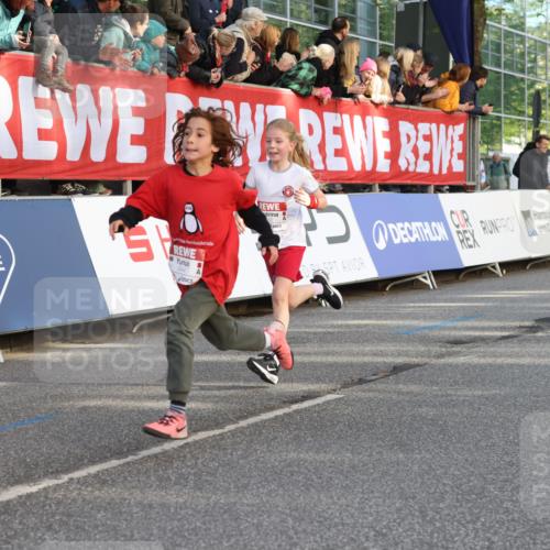 25.04.2025 - Das Zehntel Lena Gebhardt http://msf.ph/oto/7783947 26.04.2025 08:52:48 Ziel 1108, 1127, 1229, 1453, 1541, 1568, 1752, 1761, 1803, 1921, 1984, 2025, 2170, 2187, 2191, 2194, 2212, 2275, 2464, 2471, 2500, 2628, 2653, 2706, 2733, 2826, 3038, 3042, 3063, 3085, 3088, 3095, 3102, 3104, 3110, 3178, 3225, 3409, 3462, 3467, 3499, 3532, 3592, 3599, 3603, 3611, 3617, 3722, 3781, 3787, 3805, 3811, 3870, 3884, 3921, 3941, 3944 meine-sportfotos.de