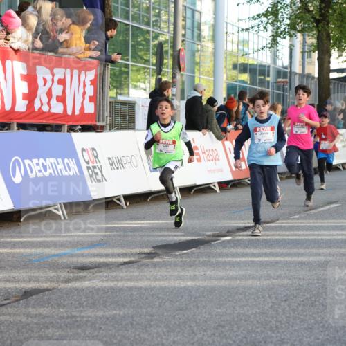 25.04.2025 - Das Zehntel Lena Gebhardt http://msf.ph/oto/7784161 26.04.2025 08:52:53 Ziel 1108, 1229, 1453, 1478, 1479, 1541, 1568, 1752, 1761, 1778, 1803, 1921, 1933, 1984, 2025, 2035, 2170, 2191, 2194, 2212, 2275, 2464, 2471, 2500, 2628, 2653, 2706, 2733, 2826, 3038, 3042, 3063, 3088, 3095, 3102, 3104, 3110, 3178, 3409, 3462, 3499, 3524, 3532, 3592, 3599, 3603, 3611, 3617, 3719, 3722, 3781, 3787, 3805, 3811, 3870, 3884, 3921, 3941, 3944 meine-sportfotos.de