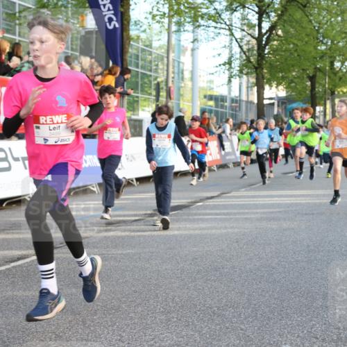 25.04.2025 - Das Zehntel Lena Gebhardt http://msf.ph/oto/7784254 26.04.2025 08:52:55 Ziel 1108, 1229, 1453, 1478, 1479, 1541, 1568, 1752, 1778, 1803, 1921, 1933, 1944, 1984, 2025, 2035, 2170, 2191, 2194, 2212, 2275, 2471, 2500, 2590, 2628, 2645, 2653, 2694, 2706, 2733, 2826, 3038, 3042, 3053, 3064, 3095, 3102, 3104, 3110, 3173, 3178, 3409, 3462, 3499, 3524, 3532, 3592, 3599, 3603, 3611, 3617, 3719, 3722, 3729, 3781, 3787, 3805, 3811, 3870, 3921, 3941, 3944 meine-sportfotos.de