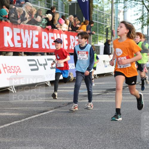 25.04.2025 - Das Zehntel Lena Gebhardt http://msf.ph/oto/7784311 26.04.2025 08:52:56 Ziel 1108, 1229, 1453, 1478, 1479, 1541, 1568, 1665, 1778, 1803, 1921, 1933, 1944, 1984, 2025, 2035, 2170, 2191, 2194, 2212, 2471, 2500, 2590, 2628, 2645, 2653, 2694, 2706, 2733, 2826, 3038, 3042, 3053, 3064, 3095, 3102, 3104, 3110, 3173, 3178, 3409, 3462, 3499, 3524, 3532, 3592, 3599, 3603, 3611, 3617, 3719, 3722, 3729, 3781, 3787, 3805, 3811, 3870, 3921, 3941, 3944 meine-sportfotos.de