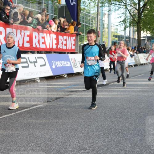 25.04.2025 - Das Zehntel Lena Gebhardt http://msf.ph/oto/7784390 26.04.2025 08:52:59 Ziel 1094, 1108, 1229, 1241, 1264, 1453, 1478, 1479, 1541, 1568, 1636, 1665, 1778, 1803, 1921, 1933, 1944, 1984, 2013, 2025, 2035, 2170, 2191, 2194, 2212, 2471, 2499, 2500, 2590, 2599, 2628, 2645, 2653, 2694, 2706, 2733, 2826, 2861, 3038, 3042, 3053, 3064, 3095, 3102, 3104, 3110, 3173, 3178, 3409, 3411, 3462, 3499, 3524, 3532, 3592, 3599, 3603, 3611, 3617, 3719, 3722, 3729, 3781, 3787, 3805, 3811, 3870, 3921, 3941 meine-sportfotos.de