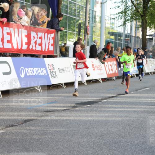 25.04.2025 - Das Zehntel Lena Gebhardt http://msf.ph/oto/7784554 26.04.2025 08:53:03 Ziel 1094, 1229, 1241, 1264, 1453, 1478, 1479, 1541, 1568, 1636, 1665, 1778, 1803, 1921, 1933, 1944, 1984, 2013, 2025, 2035, 2104, 2170, 2191, 2194, 2212, 2366, 2471, 2499, 2590, 2599, 2628, 2645, 2653, 2694, 2706, 2733, 2826, 2861, 2868, 2870, 3038, 3042, 3053, 3064, 3095, 3104, 3110, 3173, 3409, 3411, 3462, 3507, 3519, 3524, 3532, 3592, 3599, 3603, 3611, 3617, 3719, 3722, 3729, 3781, 3787, 3805, 3811, 3850, 3870, 3921, 3941 meine-sportfotos.de