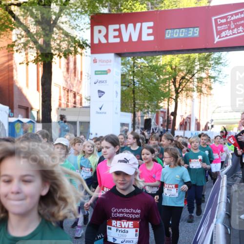 25.04.2025 - Das Zehntel Lena Gebhardt http://msf.ph/oto/7798952 26.04.2025 07:32:33 Allgemein zum Event 0, 00, 39, 1269, 42345 meine-sportfotos.de