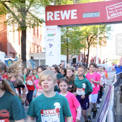 25.04.2025 - Das Zehntel Lena Gebhardt http://msf.ph/oto/7799015 26.04.2025 07:32:36 Allgemein zum Event 0, 00, 43, 1263, 18 meine-sportfotos.de