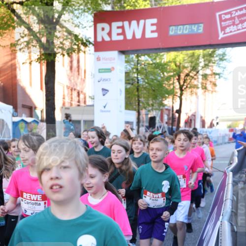 25.04.2025 - Das Zehntel Lena Gebhardt http://msf.ph/oto/7799025 26.04.2025 07:32:37 Allgemein zum Event 3428, 1261, 1263, 0, 00, 43, 800 meine-sportfotos.de