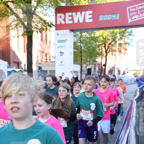 25.04.2025 - Das Zehntel Lena Gebhardt http://msf.ph/oto/7799031 26.04.2025 07:32:37 Allgemein zum Event 0, 00, 43, 1263, 1261 meine-sportfotos.de