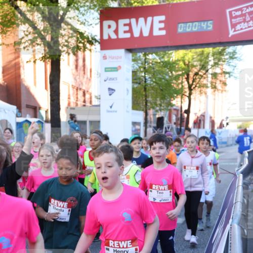 25.04.2025 - Das Zehntel Lena Gebhardt http://msf.ph/oto/7799062 26.04.2025 07:32:38 Allgemein zum Event 0, 00, 45, 3398, 3431 meine-sportfotos.de