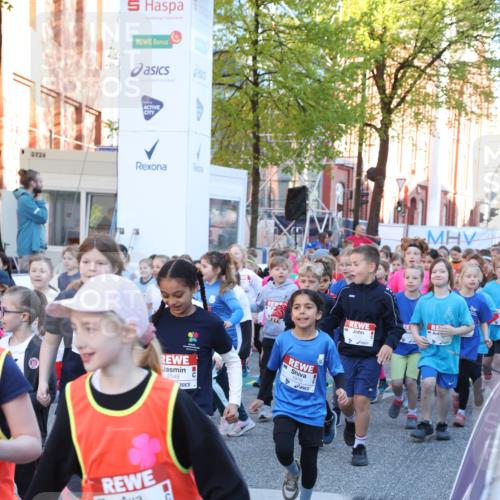 25.04.2025 - Das Zehntel Lena Gebhardt http://msf.ph/oto/7799427 26.04.2025 07:34:31 Allgemein zum Event 5, 2724, 2548, 2775, 1976 meine-sportfotos.de