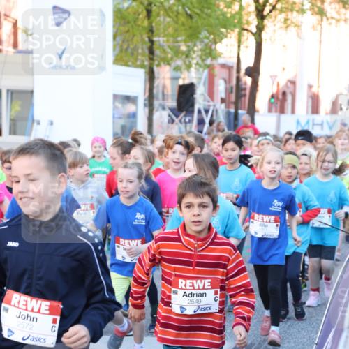 25.04.2025 - Das Zehntel Lena Gebhardt http://msf.ph/oto/7799450 26.04.2025 07:34:33 Allgemein zum Event 2572, 2549, 1381 meine-sportfotos.de