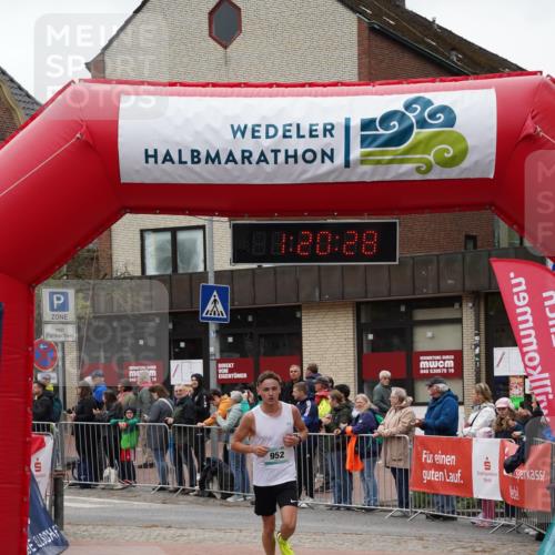 04.05.2025 - 8. Wedeler Halbmarathon Felixshl http://msf.ph/oto/7815607 04.05.2025 11:20:27 Ziel 952 meine-sportfotos.de