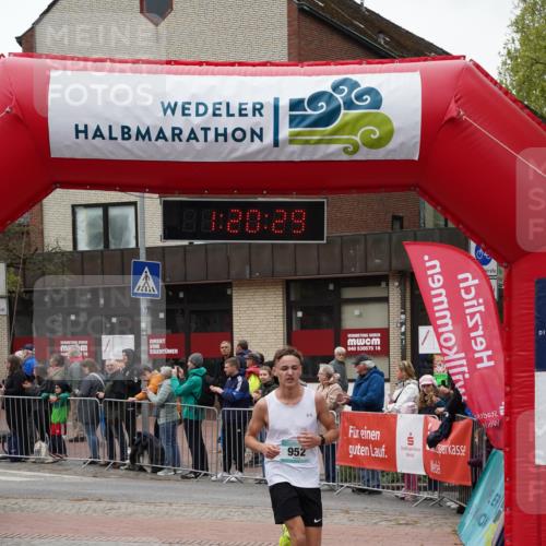 04.05.2025 - 8. Wedeler Halbmarathon Felixshl http://msf.ph/oto/7815627 04.05.2025 11:20:27 Ziel 952 meine-sportfotos.de