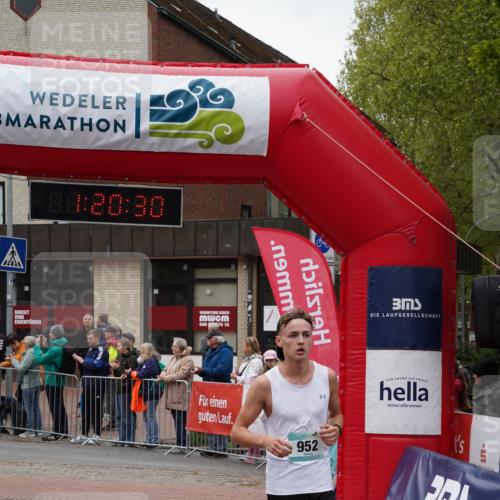 04.05.2025 - 8. Wedeler Halbmarathon Felixshl http://msf.ph/oto/7815651 04.05.2025 11:20:28 Ziel 933, 952 meine-sportfotos.de
