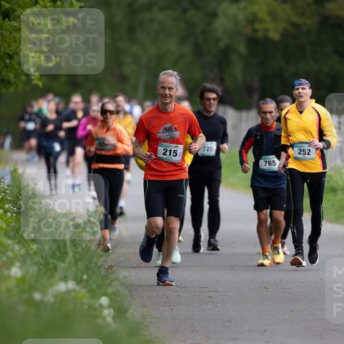 04.05.2025 - 8. Wedeler Halbmarathon Michael Strokosch http://msf.ph/oto/7816181 04.05.2025 10:48:40 Laufen 720, 215, 765, 252 meine-sportfotos.de
