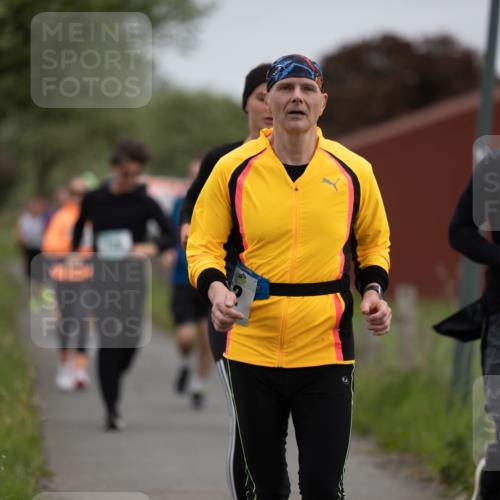 04.05.2025 - 8. Wedeler Halbmarathon Michael Strokosch http://msf.ph/oto/7816426 04.05.2025 11:00:40 Laufen 1, 467 meine-sportfotos.de