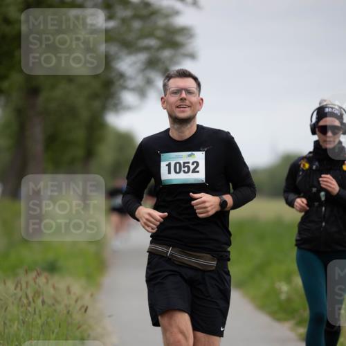 04.05.2025 - 8. Wedeler Halbmarathon Michael Strokosch http://msf.ph/oto/7816534 04.05.2025 11:13:32 Laufen 1052, 24, 00 meine-sportfotos.de