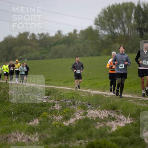 04.05.2025 - 8. Wedeler Halbmarathon Michael Strokosch http://msf.ph/oto/7816675 04.05.2025 11:31:12 Laufen  meine-sportfotos.de